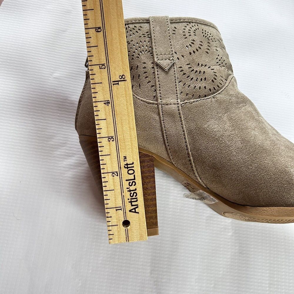 Qupid Taupe Faux Suede Booties with Heel size 8 - Picture 6 of 8